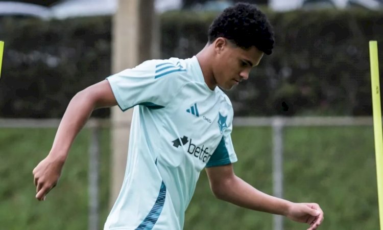 Kauã Prates, de 16 anos, é relacionado pela primeira vez no profissional do Cruzeiro