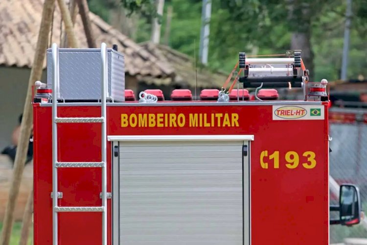 Suspeito fica preso em penhasco durante fuga da polícia e é socorrido pelo Corpo de Bombeiros