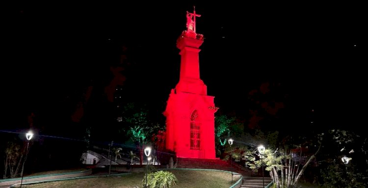 Março Vermelho: Morro do Cristo recebe iluminação especial