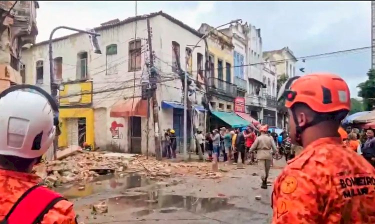 Desabamento de casarão causa uma morte no centro do Rio