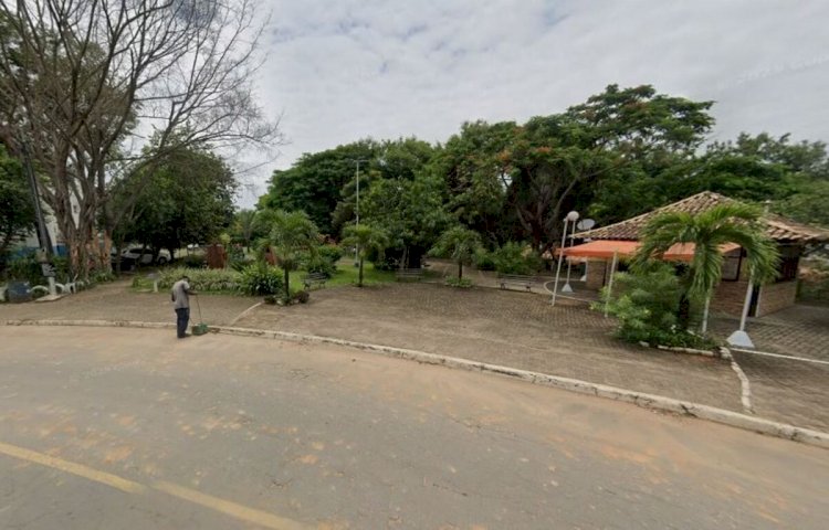 Foragido é preso após se masturbar em praça no interior de MG