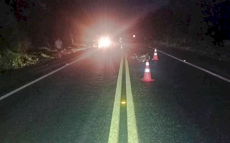 Pedestre morre atropelado ao atravessar a BR-459, no Sul de MG; motociclista fica em estado grave