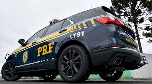 Batida entre carro e carreta deixa duas mulheres mortas e motorista gravemente ferido na BR-040