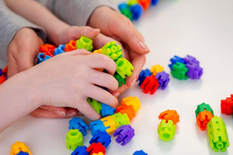 Mais de 45 mil mineiros vivem com autismo; diagnóstico tardio dificulta tratamento e inclusão