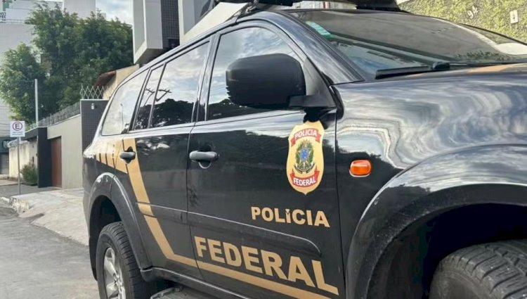 Trisal é preso por manter homem em trabalho análogo à escravidão por 9 anos e forçá-lo a tatuar iniciais dos patrões em MG