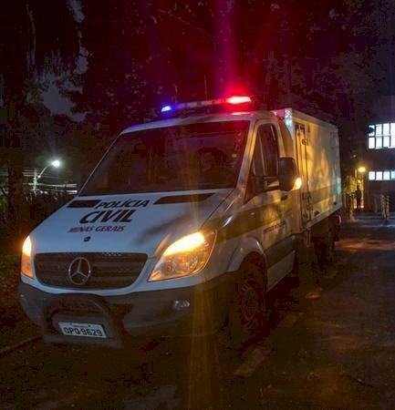 Grupo do Comando Vermelho finge ser polícia e mata jovem com 14 tiros de fuzil em BH