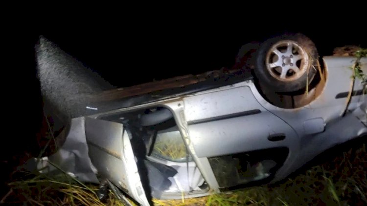 Homem morre em capotamento de carro próximo a Lagoa da Prata (MG)