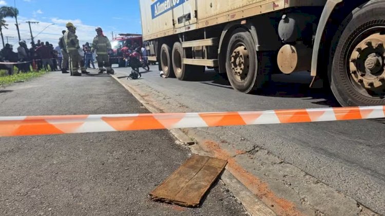 Motociclista morre ao cair embaixo de caminhão após acidente em Montes Claros