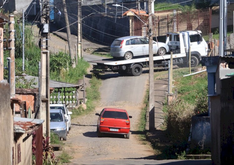 Acidente com micro-ônibus interrompe linha e moradores voltam a pegar ônibus na BR-267