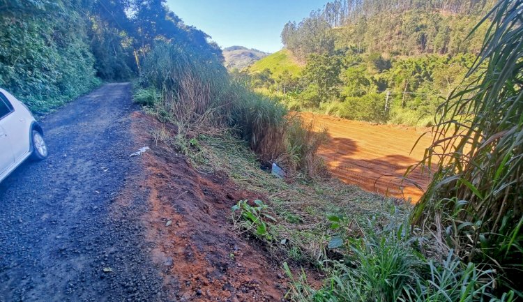 Acidente com micro-ônibus interrompe linha e moradores voltam a pegar ônibus na BR-267