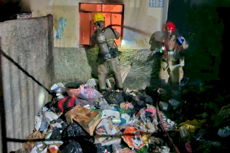 Incêndio causa danos em casa abandonada no São Mateus